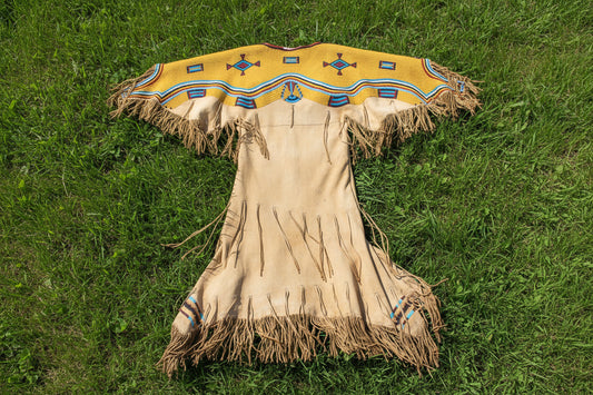 NATIVE AMERICAN WOMAN'S TRADITIONAL REGALIA FOR POWWOW
