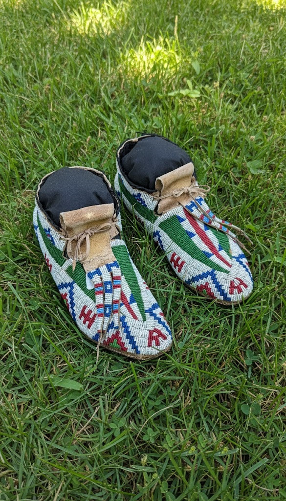 Native American Beaded Moccasins for Powwow PWMC690