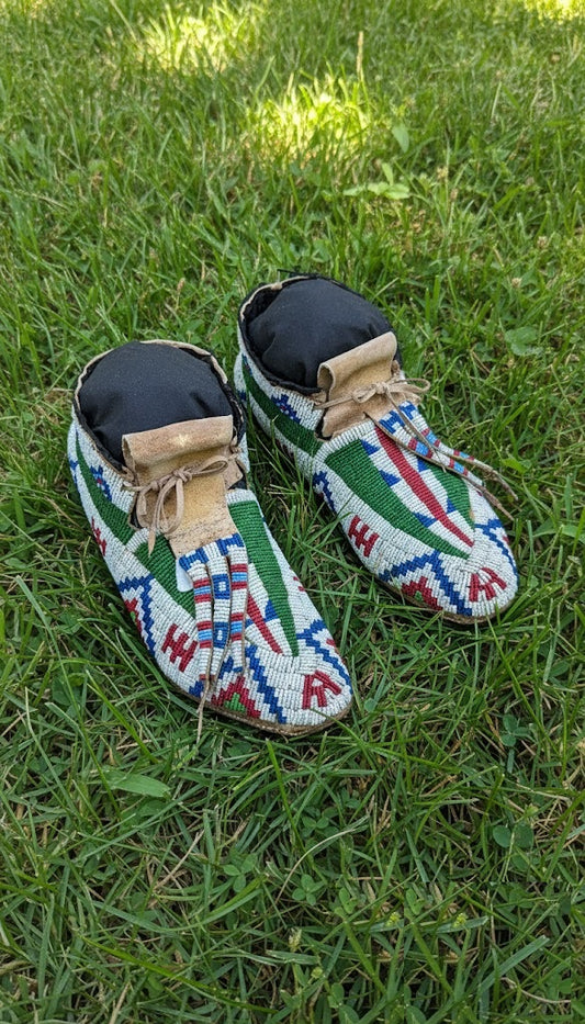 Native American Beaded Moccasins for Powwow PWMC690